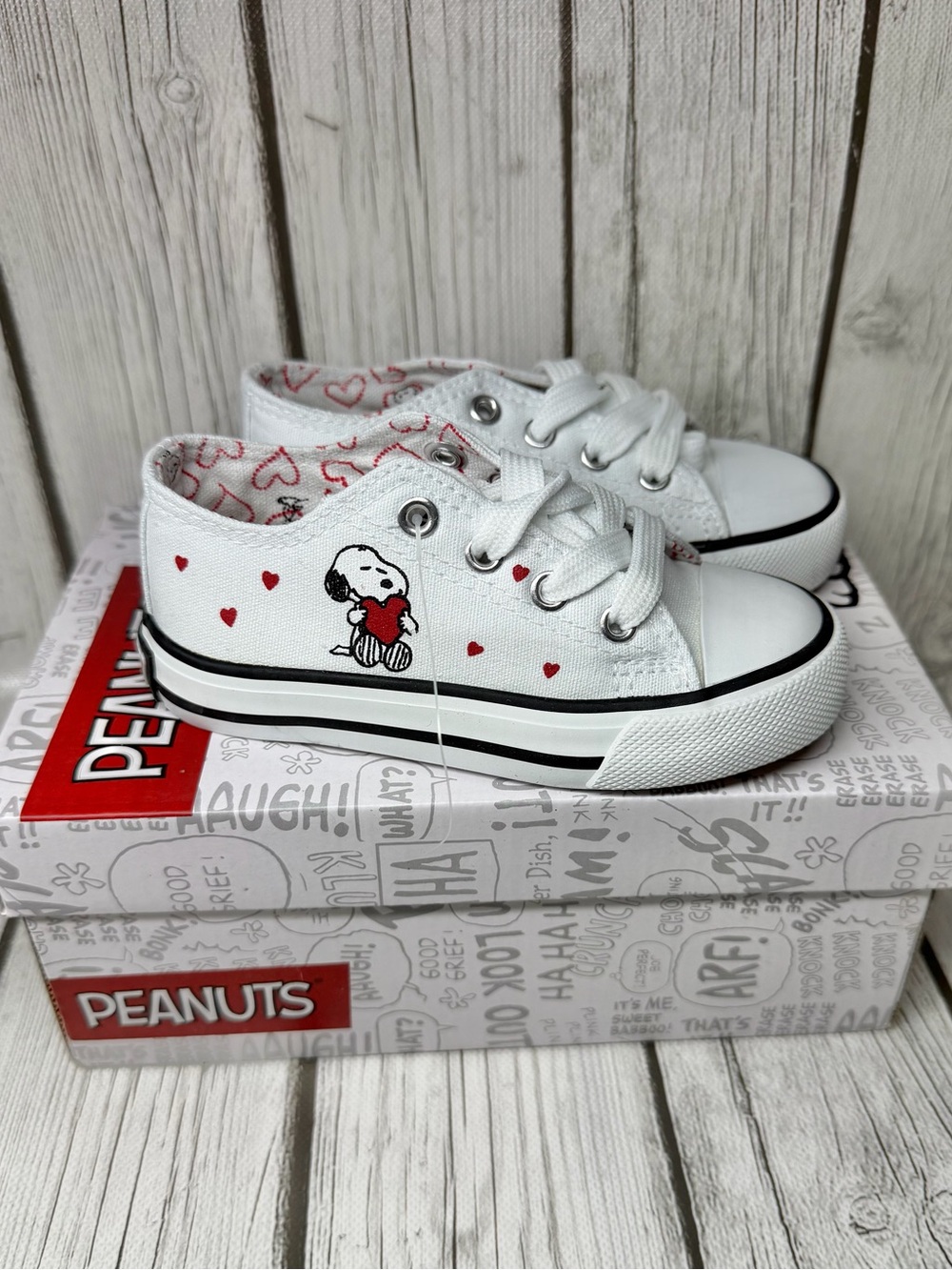 BRAND NEW Toddler 9 Peanuts® Snoopy White Canvas Lace-Up Children's Shoes